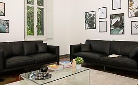 Joivy Splendid 3Br Apt With Parking And Terrace In Como